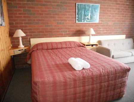 KY COUNTRY ROADS MOTOR INN - Surfers Gold Coast 1