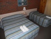 KY COUNTRY ROADS MOTOR INN - Surfers Gold Coast 3