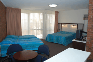 Lakes Central Hotel - Surfers Gold Coast 1