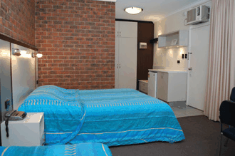 Lakes Central Hotel - Surfers Gold Coast 3