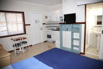 Across Country Motor Inn - Surfers Gold Coast 2