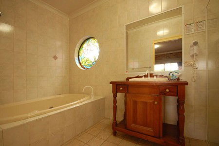 Country Gardens Motor Inn - Surfers Gold Coast 0