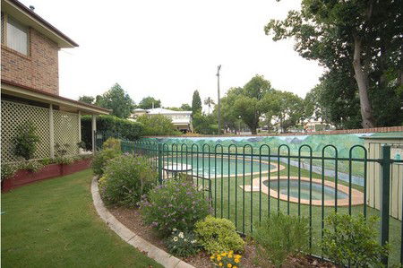Country Gardens Motor Inn - Surfers Gold Coast 5