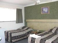 Hanging Rock Family Motel - Surfers Gold Coast 1
