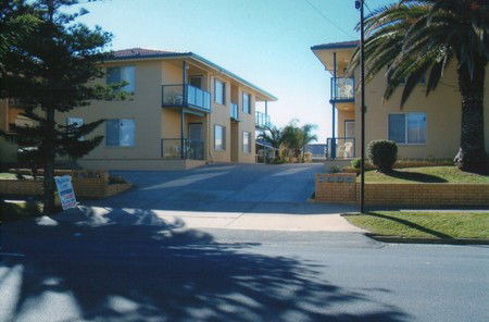 AA Madalena Court Holiday Apartments - Surfers Gold Coast 0