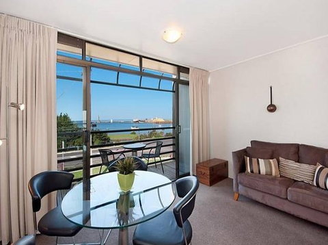 Centreport Units - Surfers Gold Coast 2