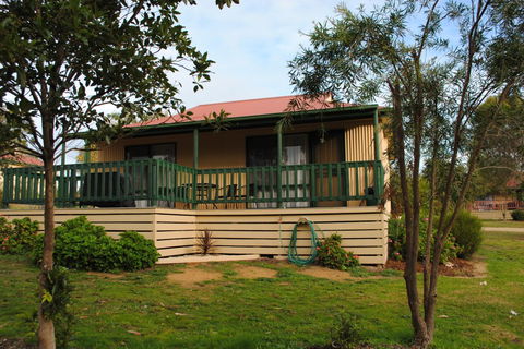 Lakes Entrance Country Cottages - Surfers Gold Coast 2