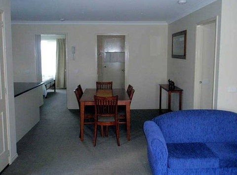 Victoria Lodge Motor Inn And Apartments - Surfers Gold Coast 1