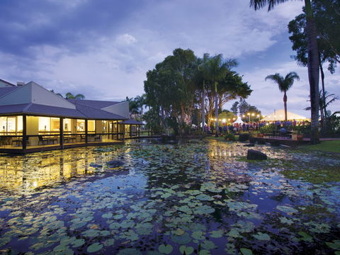 Oaks Oasis - Surfers Gold Coast 1