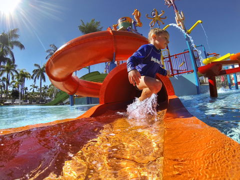 Oaks Oasis - Surfers Gold Coast 2
