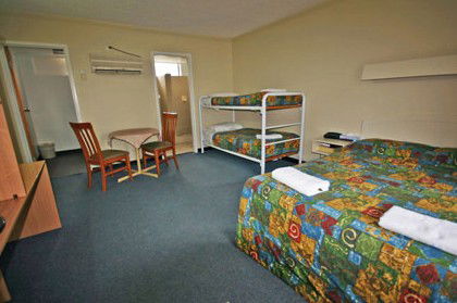 Red Cedars Motel - Surfers Gold Coast 2