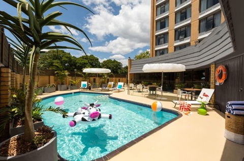 Atura Albury - Surfers Gold Coast 2