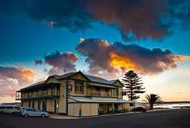 Arno Bay Hotel - Surfers Gold Coast 0