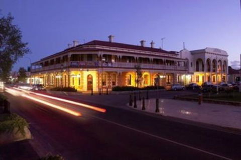 Jens Town Hall Hotel - Surfers Gold Coast 3