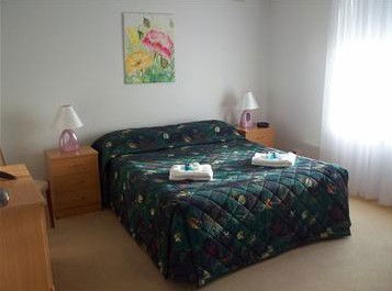 AA Madalena Court Holiday Apartments - Surfers Gold Coast 3