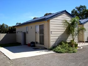 Moonta Bay Cabins - Surfers Gold Coast 0