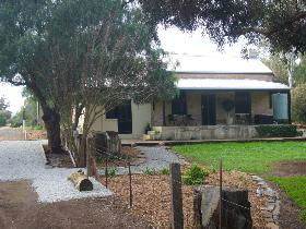 River Walk Cottage - Surfers Gold Coast 0