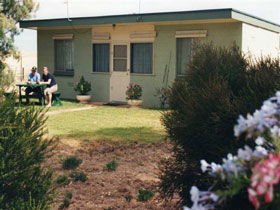 Oaklands Fishing Cottage - Surfers Gold Coast 0