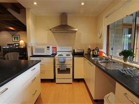 Kangaroo Island Garden Cottages - Surfers Gold Coast 0