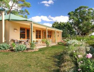 Hannah's Cottage - Surfers Gold Coast 1
