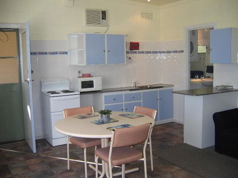 Modra's Apartments Tumby Bay - Surfers Gold Coast 4