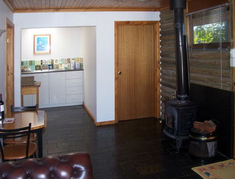 McLaren Ridge 1 - McLaren Ridge Log Cabins - Surfers Gold Coast 2