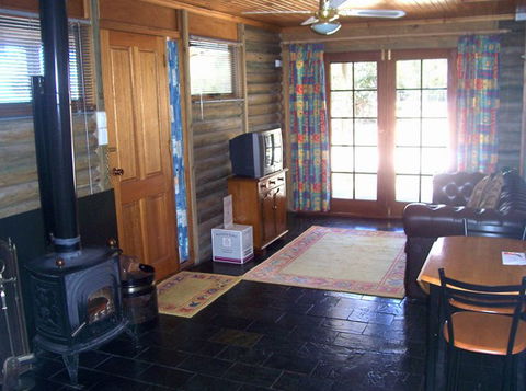 McLaren Ridge 1 - McLaren Ridge Log Cabins - Surfers Gold Coast 4