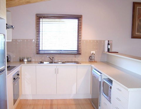 McLaren Ridge 3 - McLaren Ridge Log Cabins - Surfers Gold Coast 2