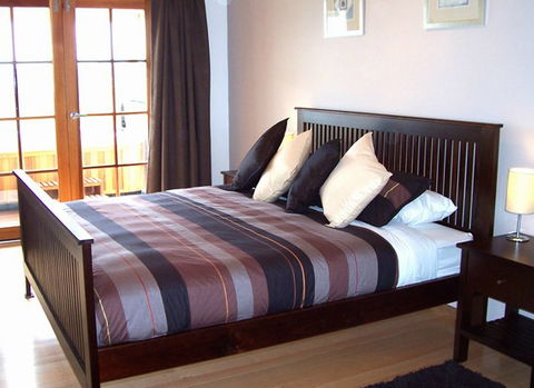 McLaren Ridge 3 - McLaren Ridge Log Cabins - Surfers Gold Coast 3