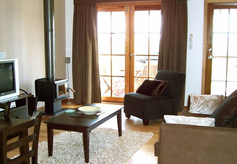 McLaren Ridge 3 - McLaren Ridge Log Cabins - Surfers Gold Coast 4