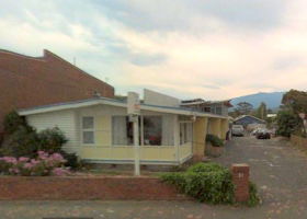 Kingston Beach Motel - Surfers Gold Coast 0