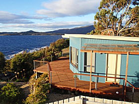Larus Waterfront Cottage - Surfers Gold Coast 0