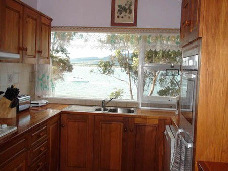 White Beach By The Water Holiday Accommodation - Surfers Gold Coast 2