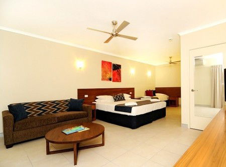 Cairns Queenslander Apartments - Surfers Gold Coast 3