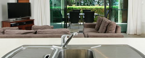 Cairns Beachfront Apartment - Surfers Gold Coast 4