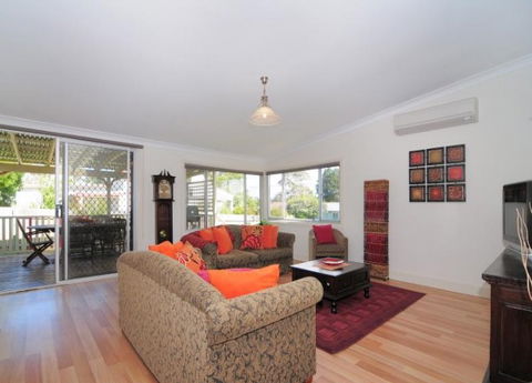 Diamond Cottages - Surfers Gold Coast 3