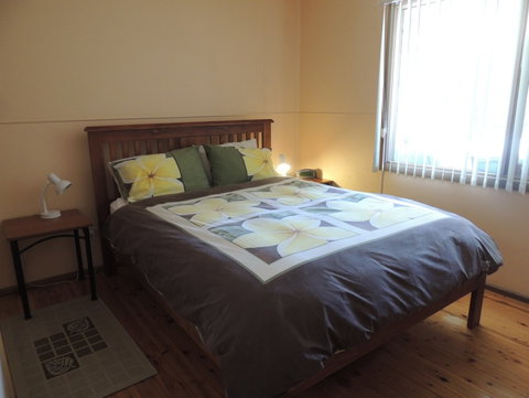 A Paradise Bungalow Waterfront - Surfers Gold Coast 2