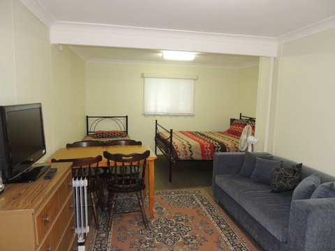 A Paradise Bungalow Waterfront - Surfers Gold Coast 4