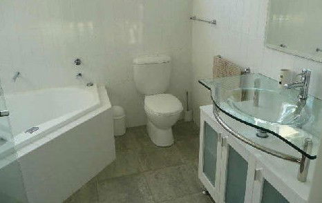 Benjamins Beach House - Surfers Gold Coast 1