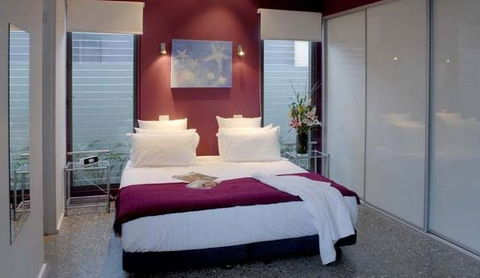 By The Beach B And B Holiday Apartments - Surfers Gold Coast 2