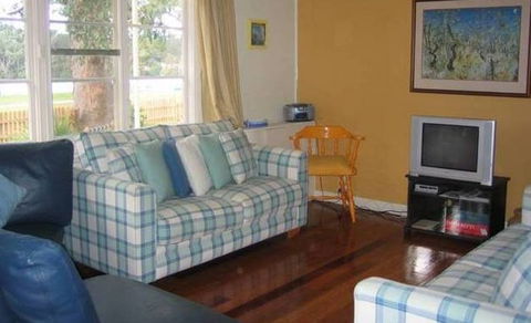 Calm Waters Waterfront Cottages - Surfers Gold Coast 3