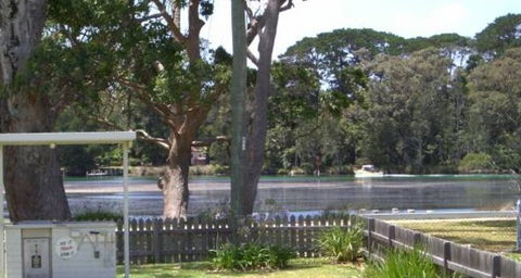 Calm Waters Waterfront Cottages - Surfers Gold Coast 5