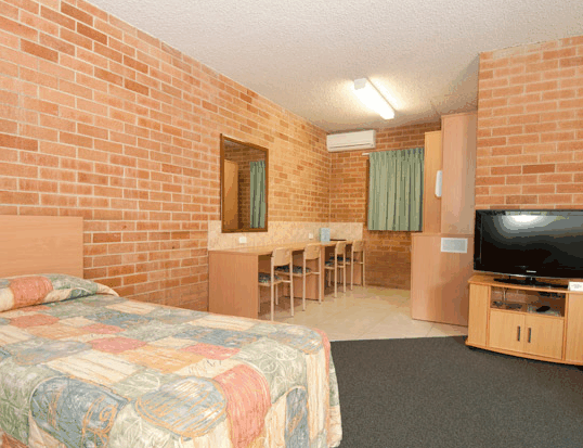 New Olympic Motel - Surfers Gold Coast 1