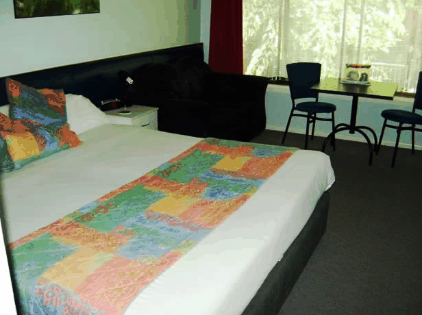 Poinciana Motel - Surfers Gold Coast