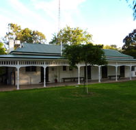 Lake Victoria Station Lodge - Surfers Gold Coast