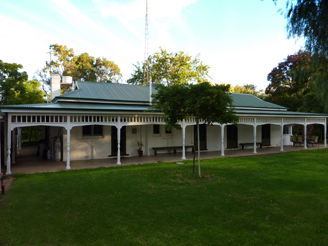 Lake Victoria Station Lodge - Surfers Gold Coast 0