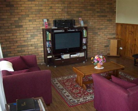 Riverland Holiday Cottage - Surfers Gold Coast 1