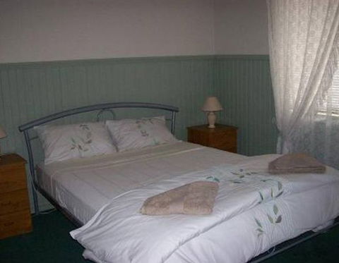 Riverland Holiday Cottage - Surfers Gold Coast 2