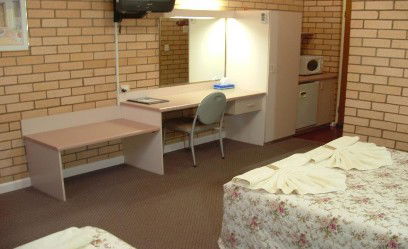 Country Manor Motor Inn - Surfers Gold Coast 1
