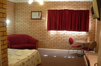 Country Manor Motor Inn - Surfers Gold Coast 2
